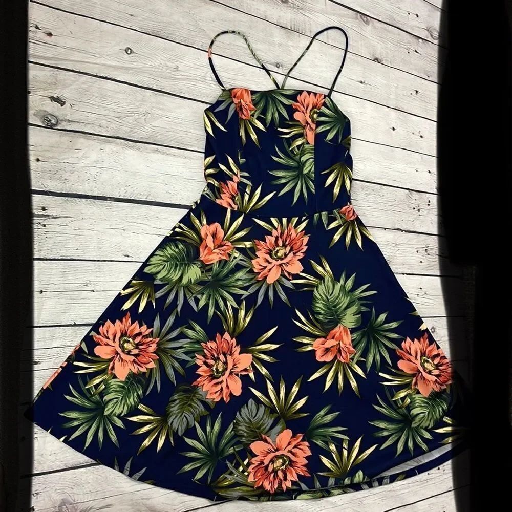 SoPrano Navy Floral Tropical Dress Size Small NWT